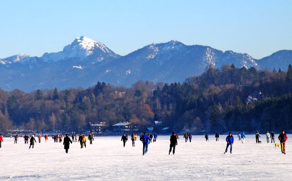 Eislaufen auf dem Staffelsee, Bayern, Murnau